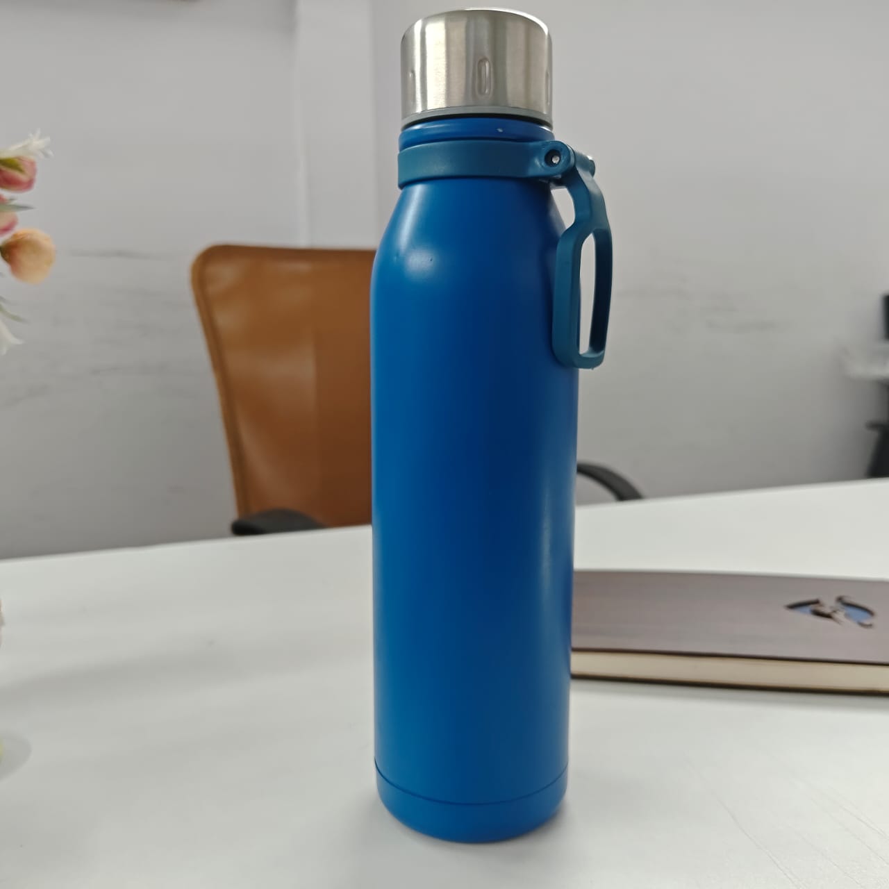 SS BOTTLE WITH RUBBER HANDLE